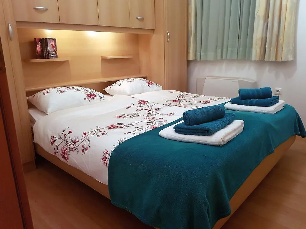 Apartments Anita - Punta Skala Petrcane 0*,
